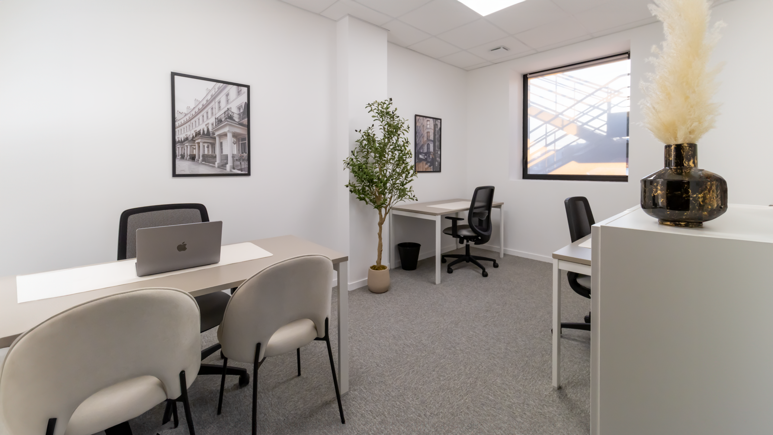 Bureaux 3 personnes équipés meublés en coworking